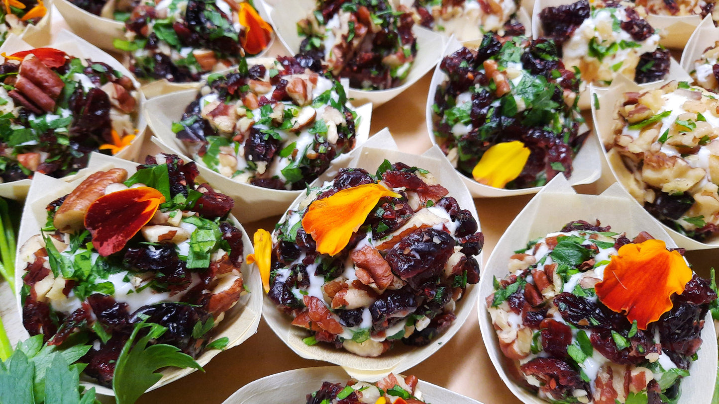 Bouchées froides | Truffle à la mousse de fromage au miel, pacanes, canneberges et persil