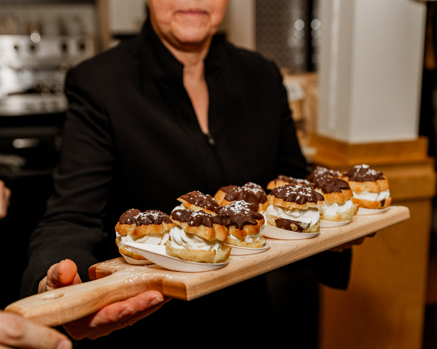 Buffet chaud | Choix de dessert DELUXE | Choux fourrés à la crème fouettée