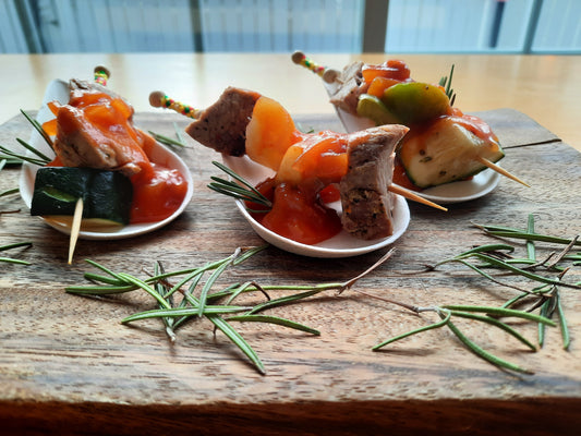 Bouchées chaudes | Brochettes de porc hawaïenne aigre-douce