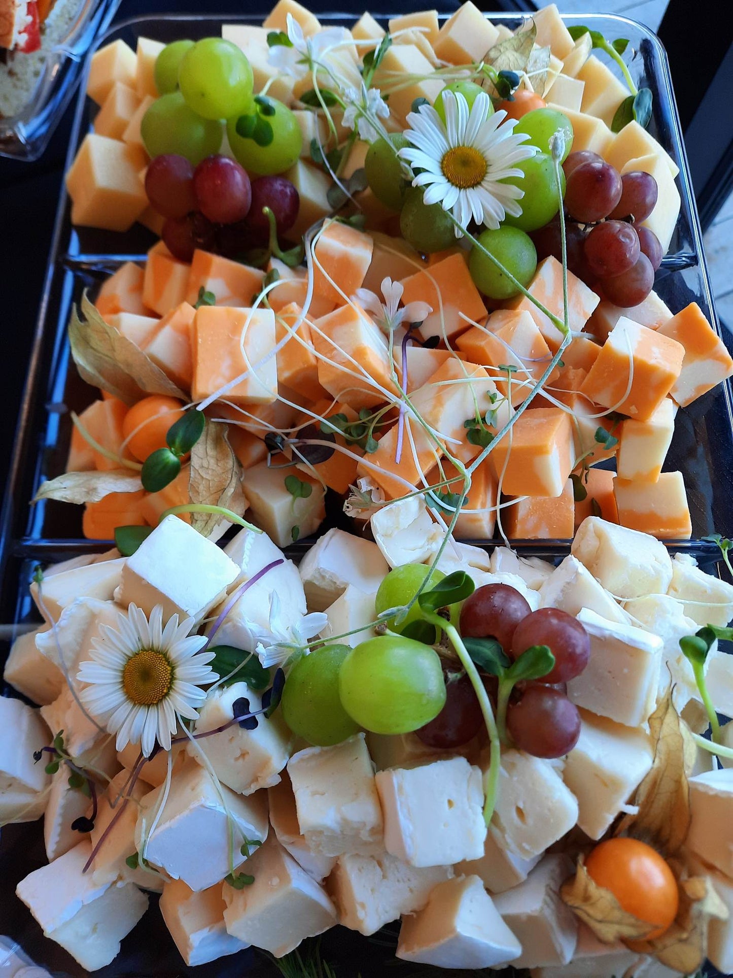 Jam ton buffet | Plateau de fromages, raisins et craquelins