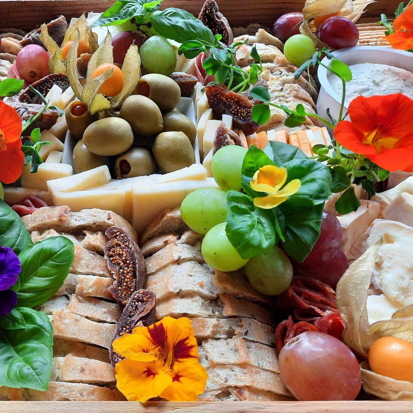 Plateau de charcuteries et de fromages fins