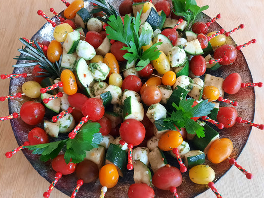 Jam ton buffet | Plateau de brochettes de tomates, bocconcini et courgettes
