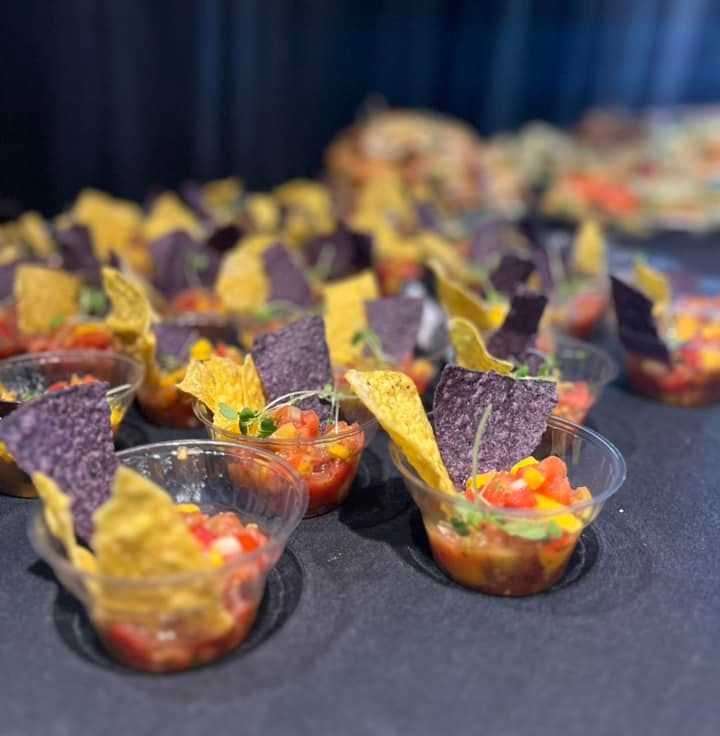 Bouchées froides | Verrine de salsa de mangues et ses croustilles