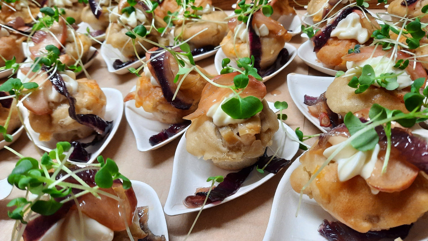 Bouchées froides | Beignets oignons caramélisés, cheddar fort et pommes