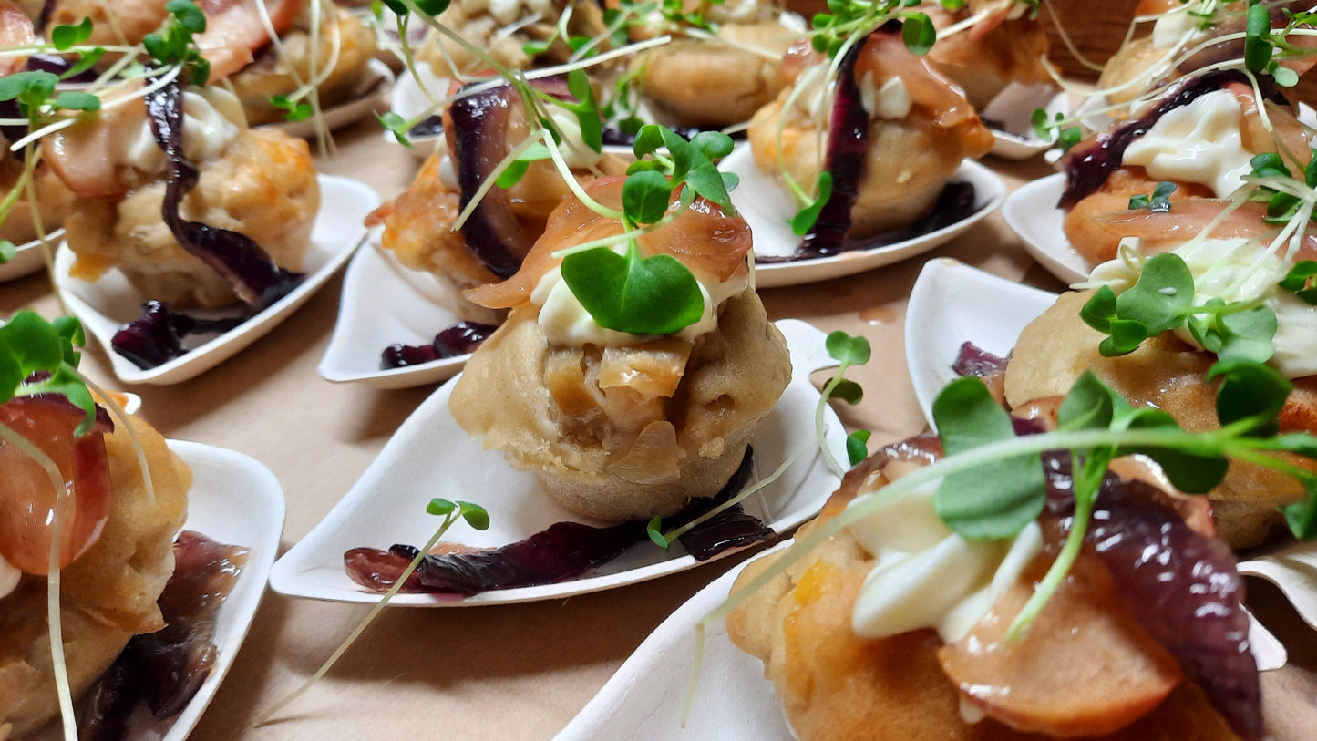 Bouchées froides | Beignets oignons caramélisés, cheddar fort et pommes