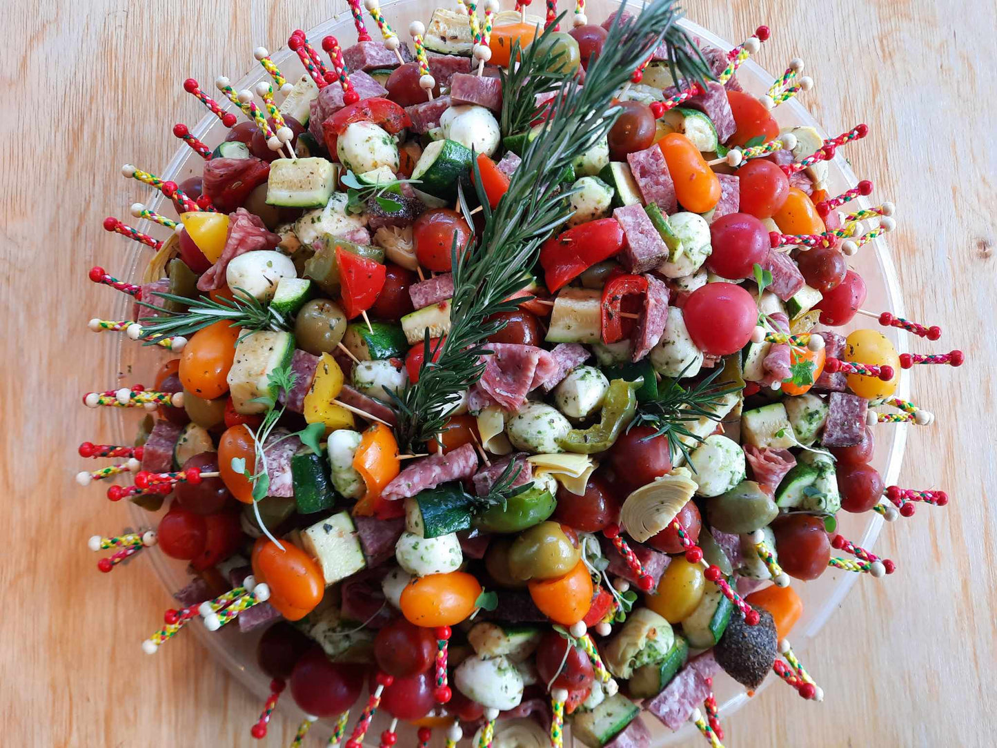 Cold appetizers | Assorted antipasto skewer (olive, bocconcini, tomatoes, peppers, chorizo, artichokes, salami...)