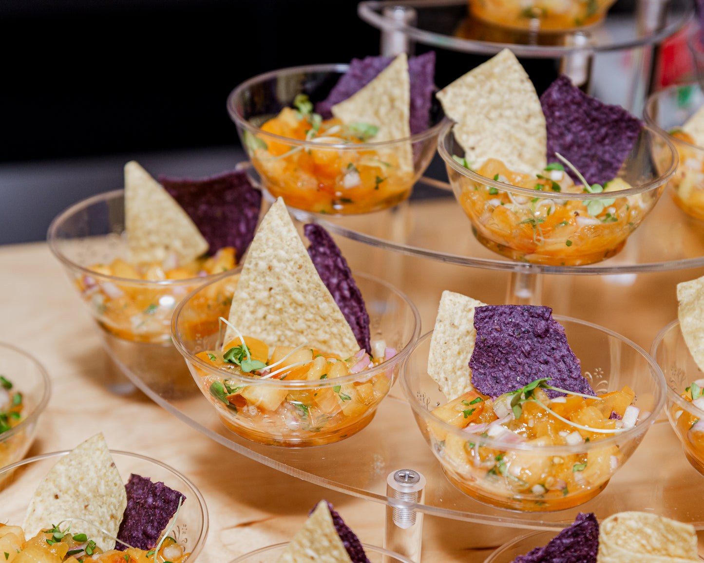 Cold bites | Verrine of mango salsa and its chips