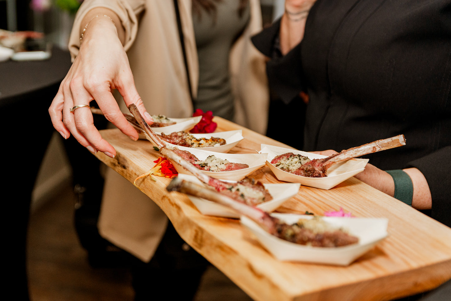 Hot bites | Rack of lamb, Giguère plum sauce (+$2)