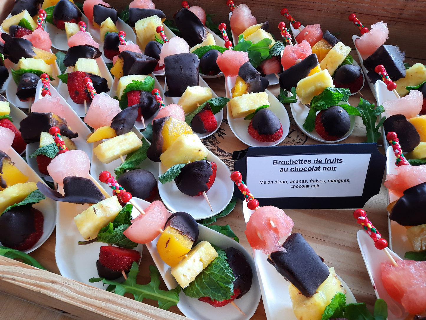 Special Jam your buffet | Seasonal fruit and dark chocolate skewers platter