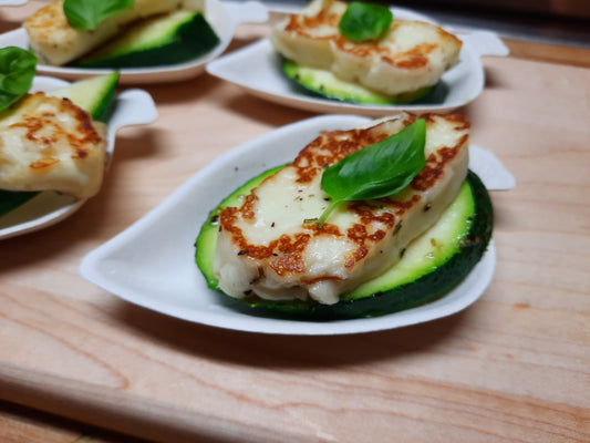 Hot appetizers | Grilled zucchini and halloumi